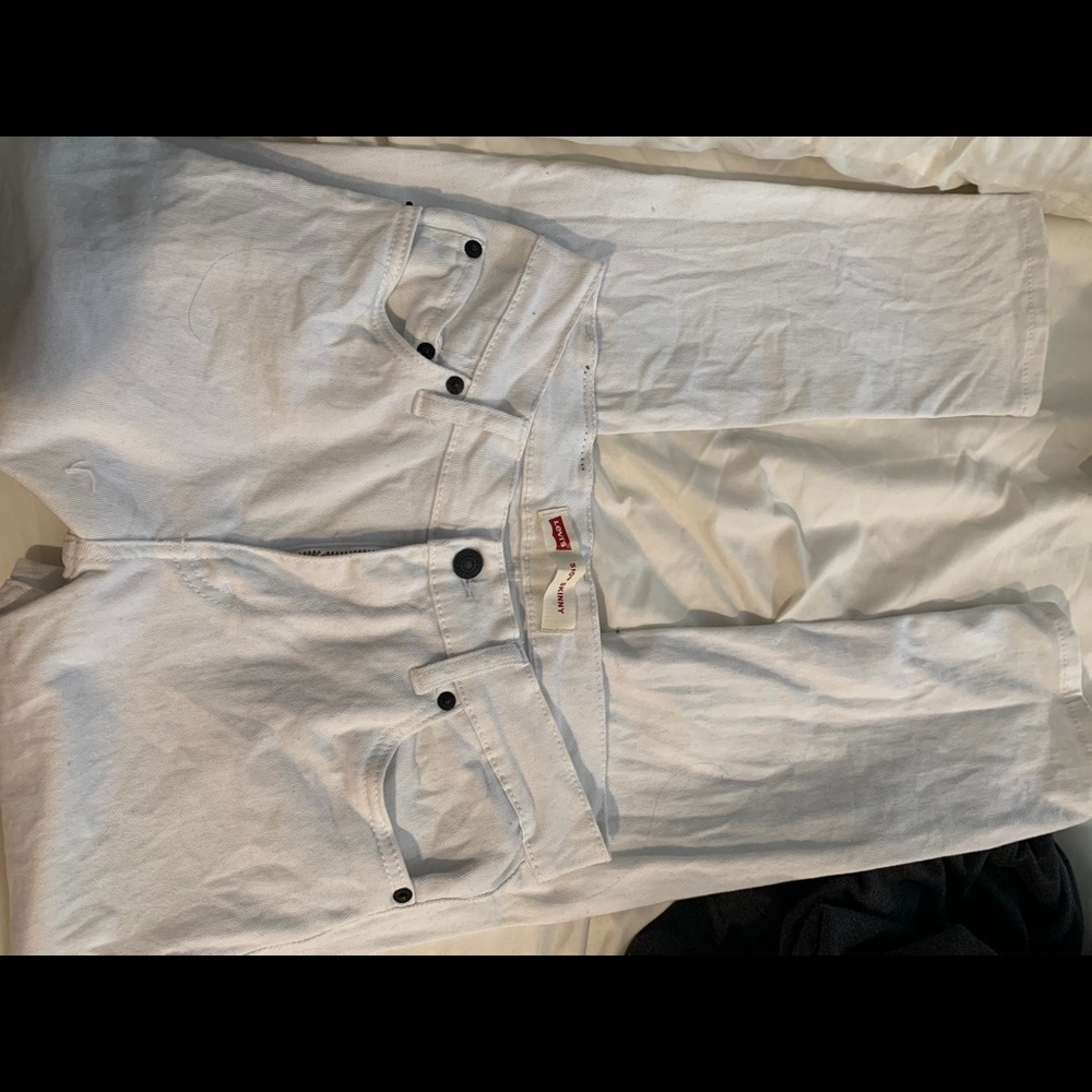 White Levis jeans